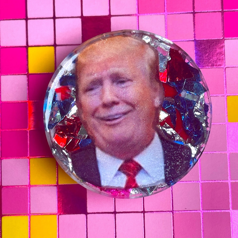 Trump phone grip